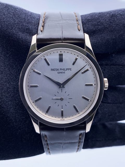 Patek Philippe Calatrava 5196G-001 Image 2